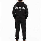 Richesse Deluxe Hoodie JR Black - achterkant op model