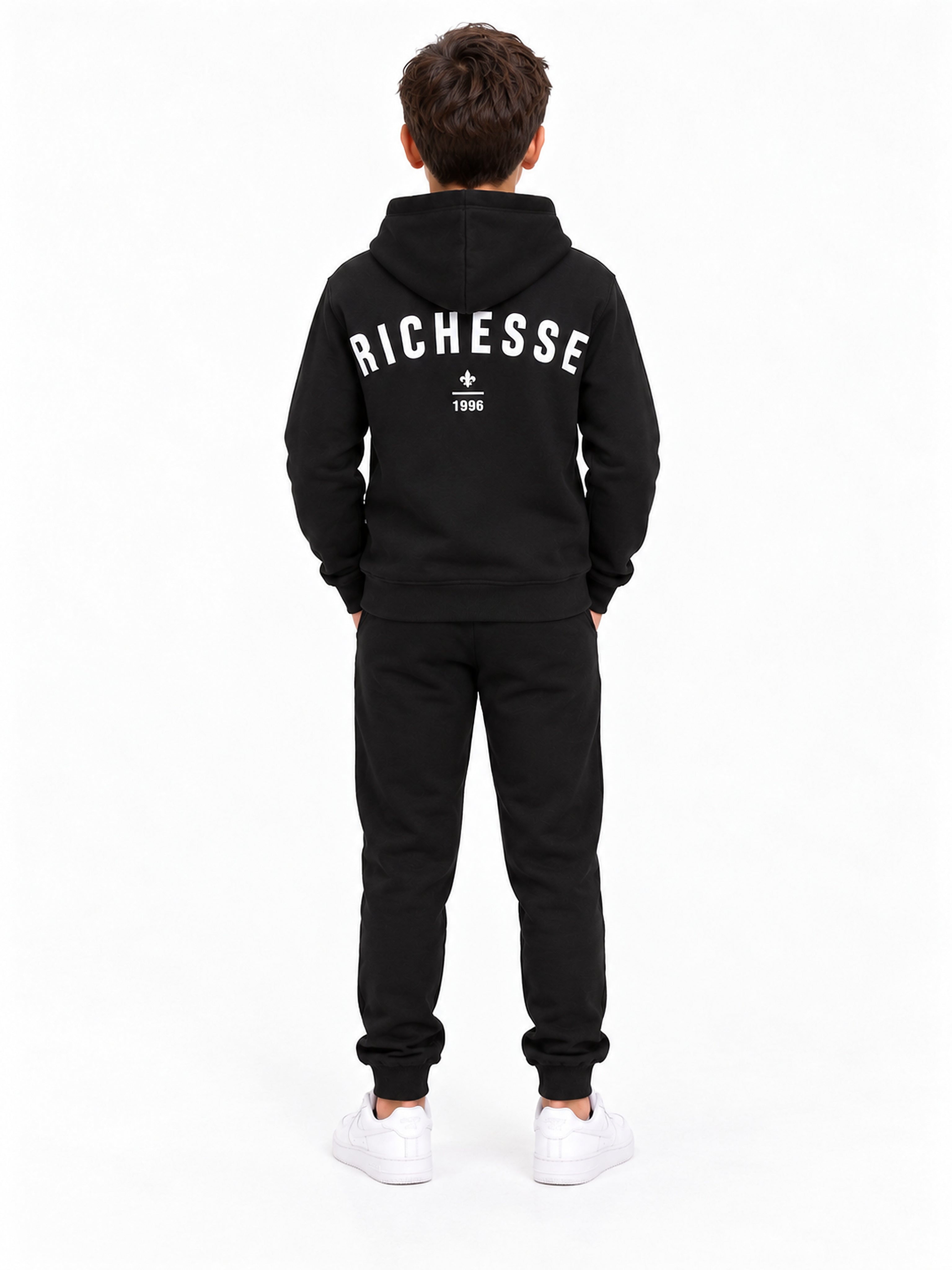 Richesse Deluxe Hoodie JR Black - achterkant op model