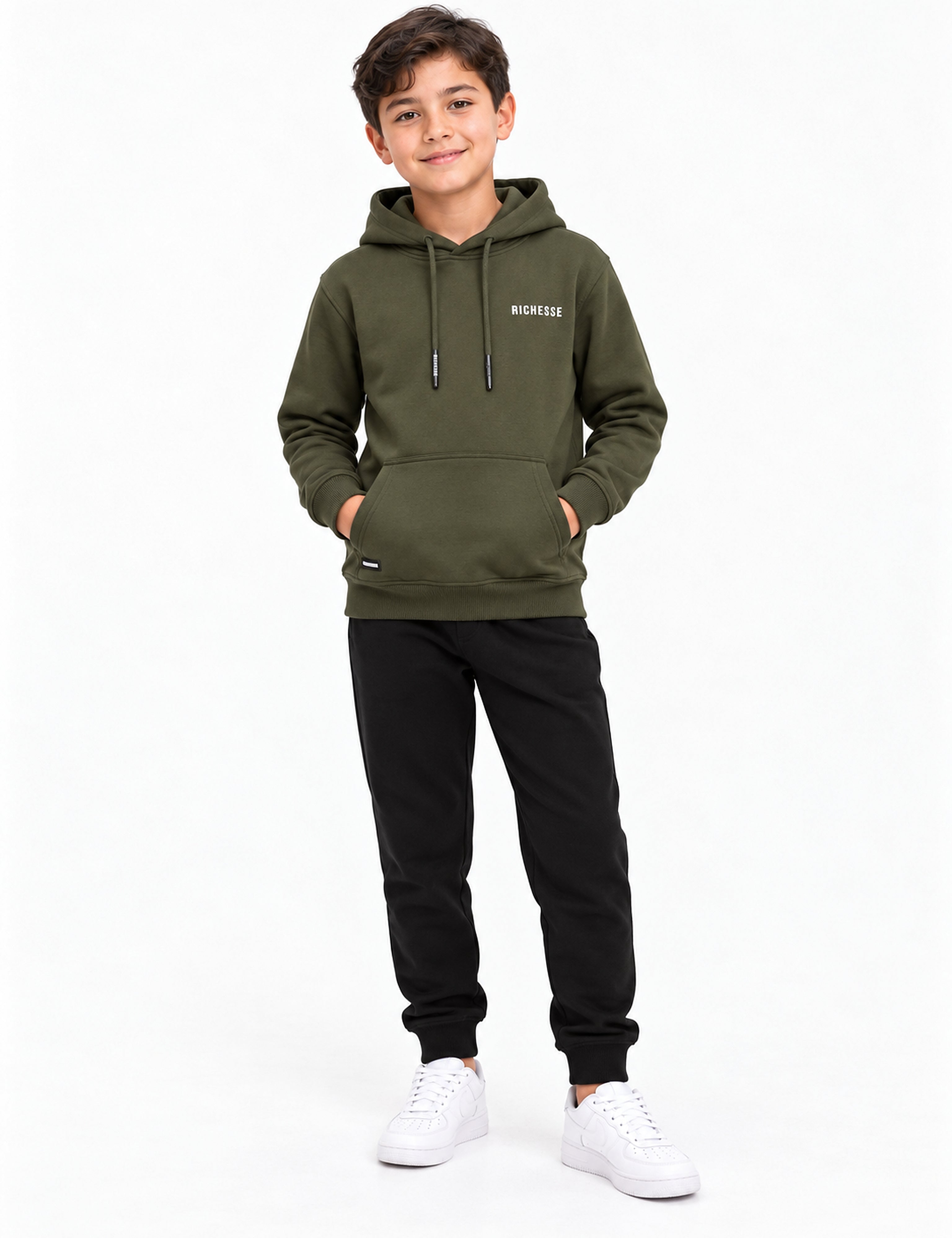 Richesse Deluxe Hoodie JR Green - voorkant op model