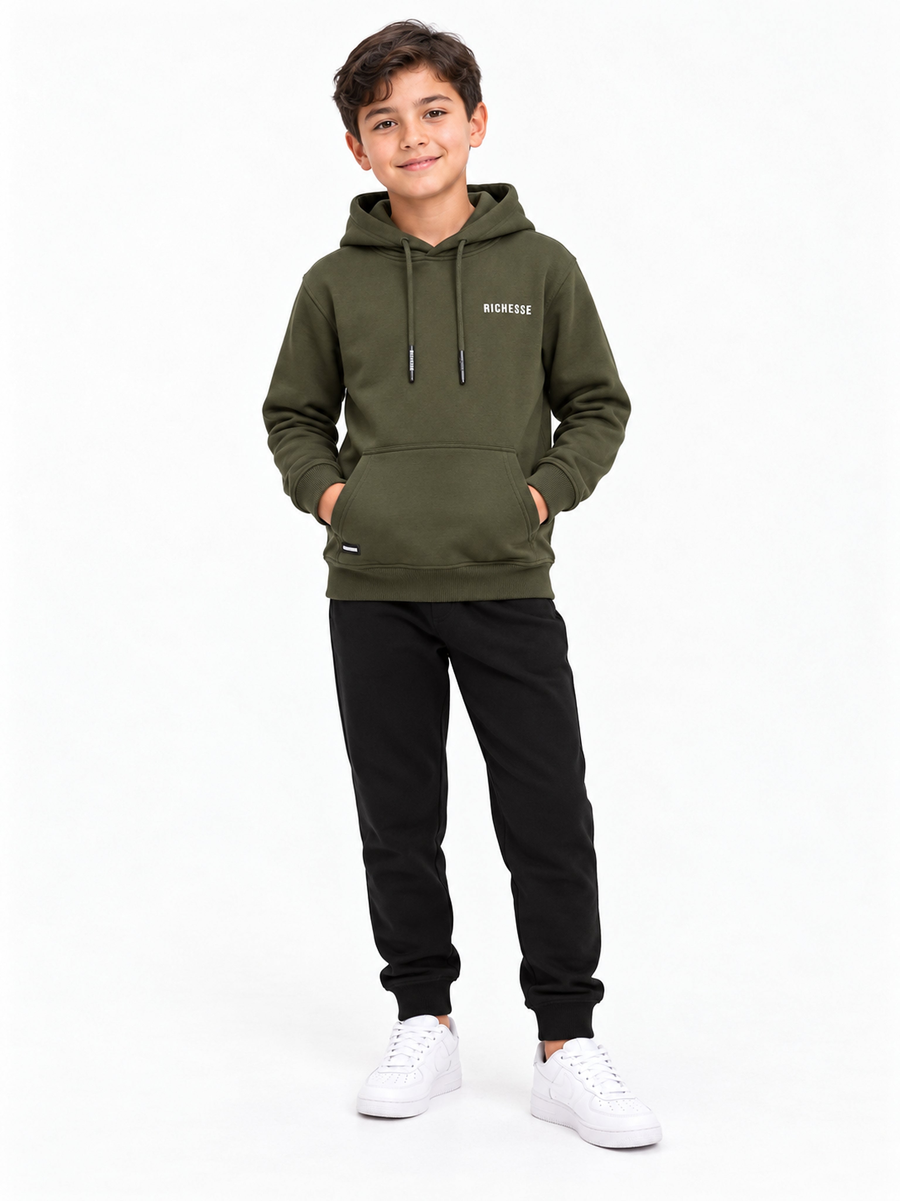 Richesse Deluxe Hoodie JR Green - voorkant op model