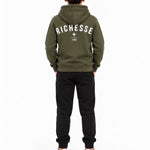 Richesse Deluxe Hoodie JR Green - achterkant op model