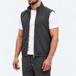 MONZA bodywarmer grijs – schuin van voren, complete set met bijpassende pants (studio)