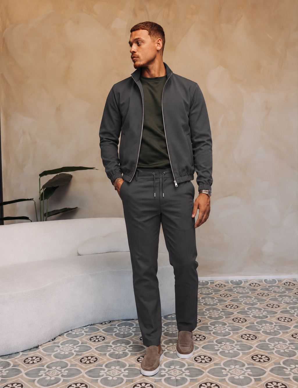 MONZA JACKET | GREY – lifestyle, complete set met bijpassende grijze MONZA pants