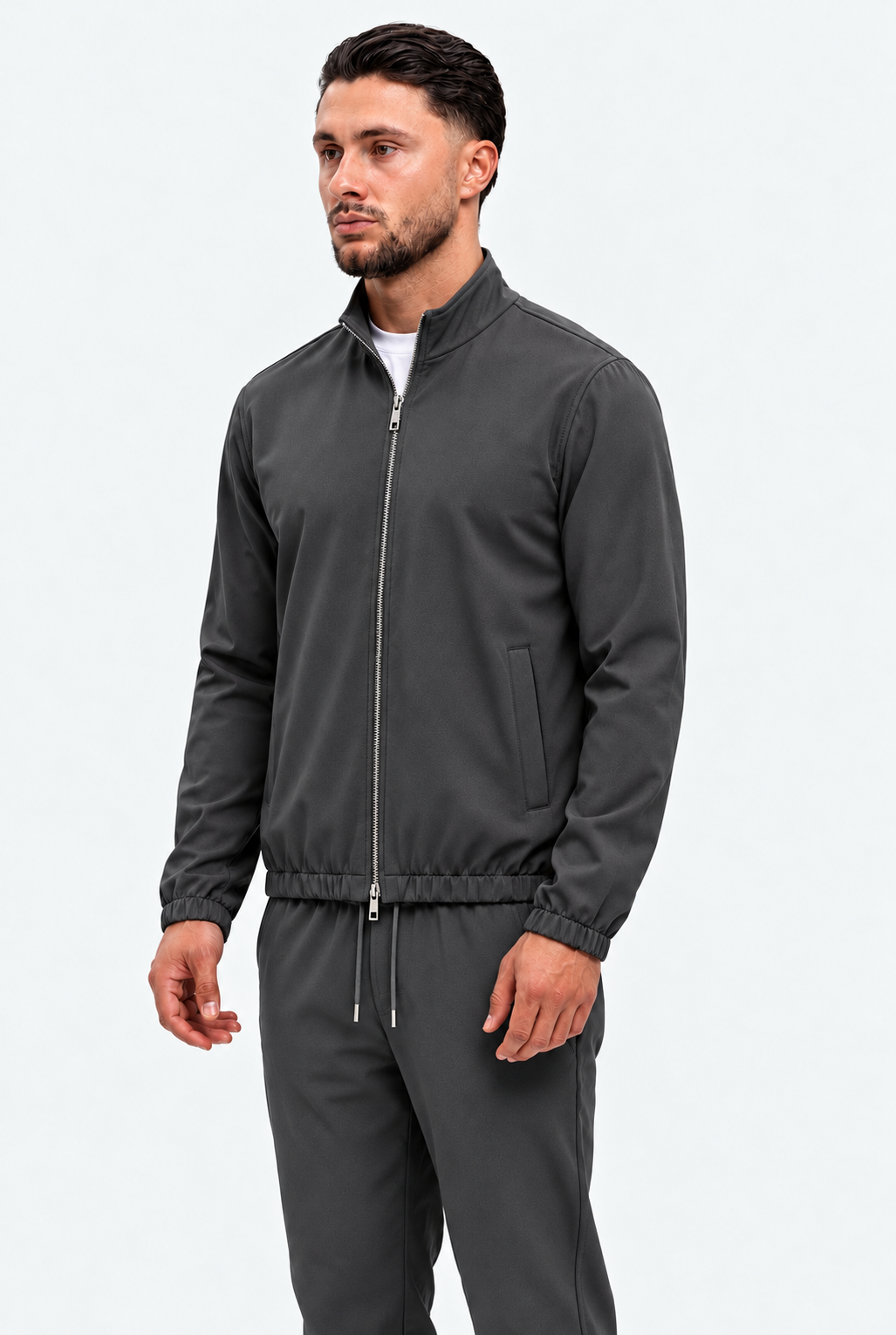 MONZA jacket grijs – schuin van voren, complete set met bijpassende pants (studio)