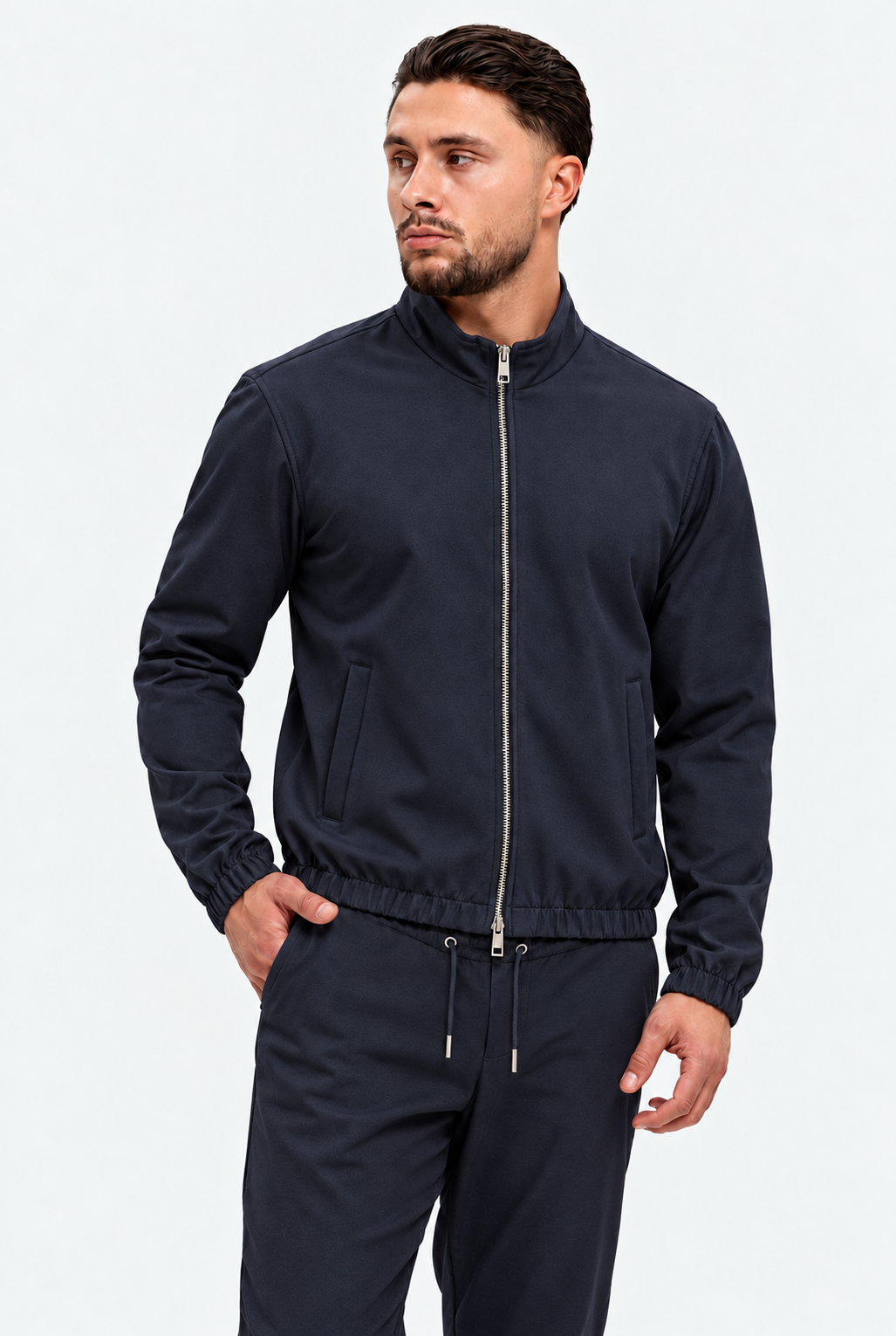 MONZA jacket marineblauw – vooraanzicht met blik opzij, complete set met bijpassende pants (studio)