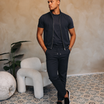 MONZA PANTS | NAVY – lifestyle, complete set met bijpassende marineblauwe MONZA bodywarmer