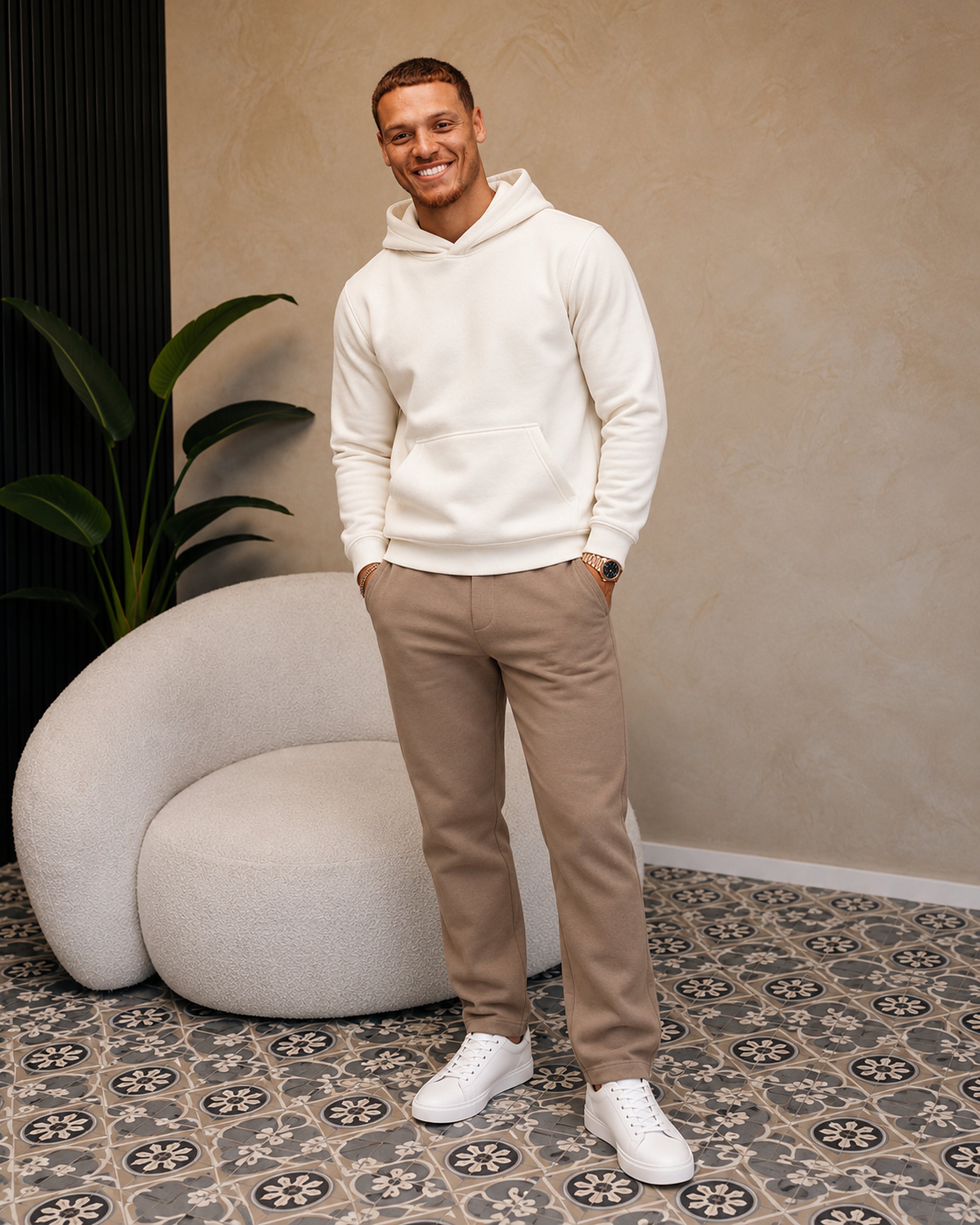 RK Blank Hoodie Creme Regular Fit - gedragen