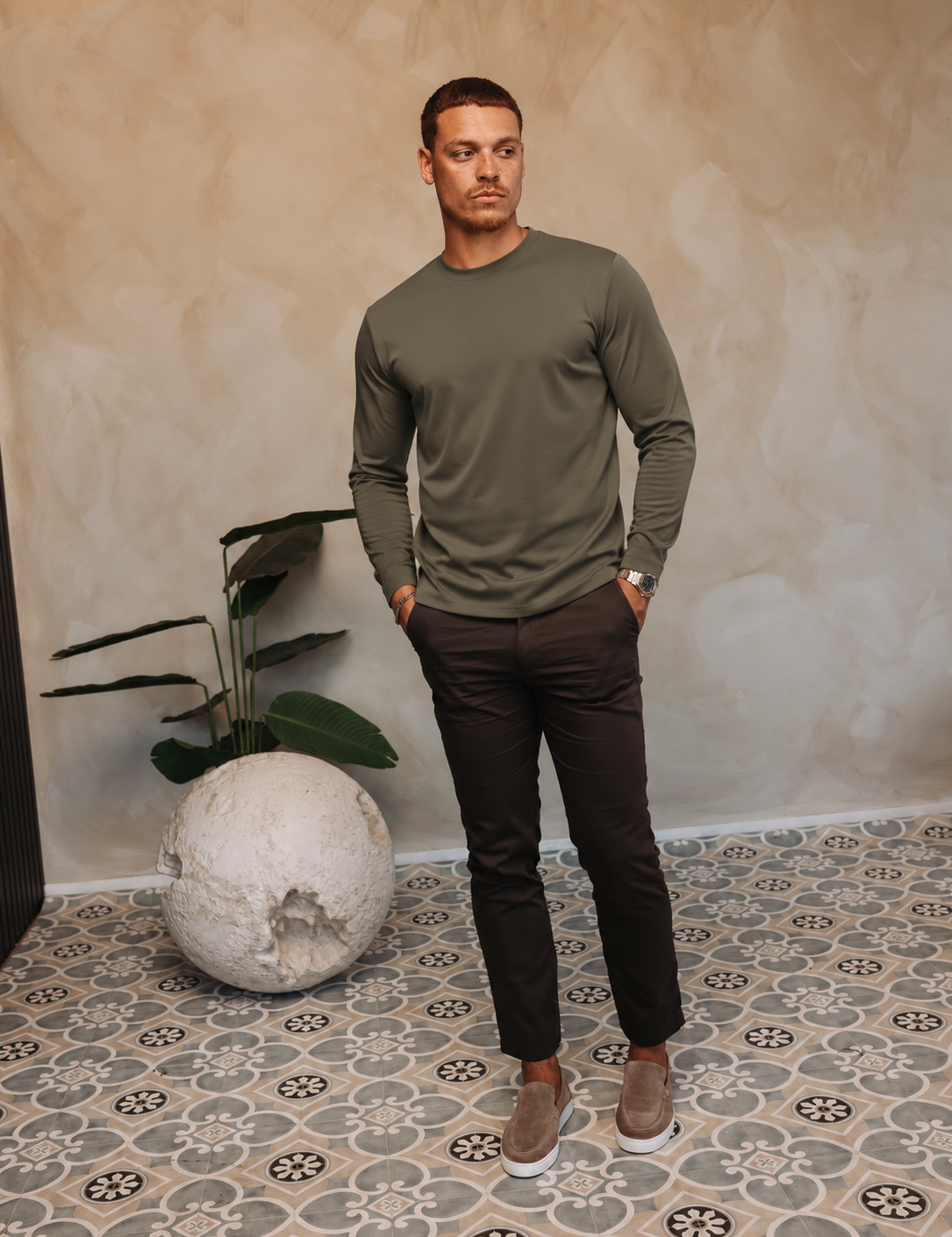 SHINY ESSENTIAL LONGSLEEVE MIDNIGHT OLIVE — lifestylefoto