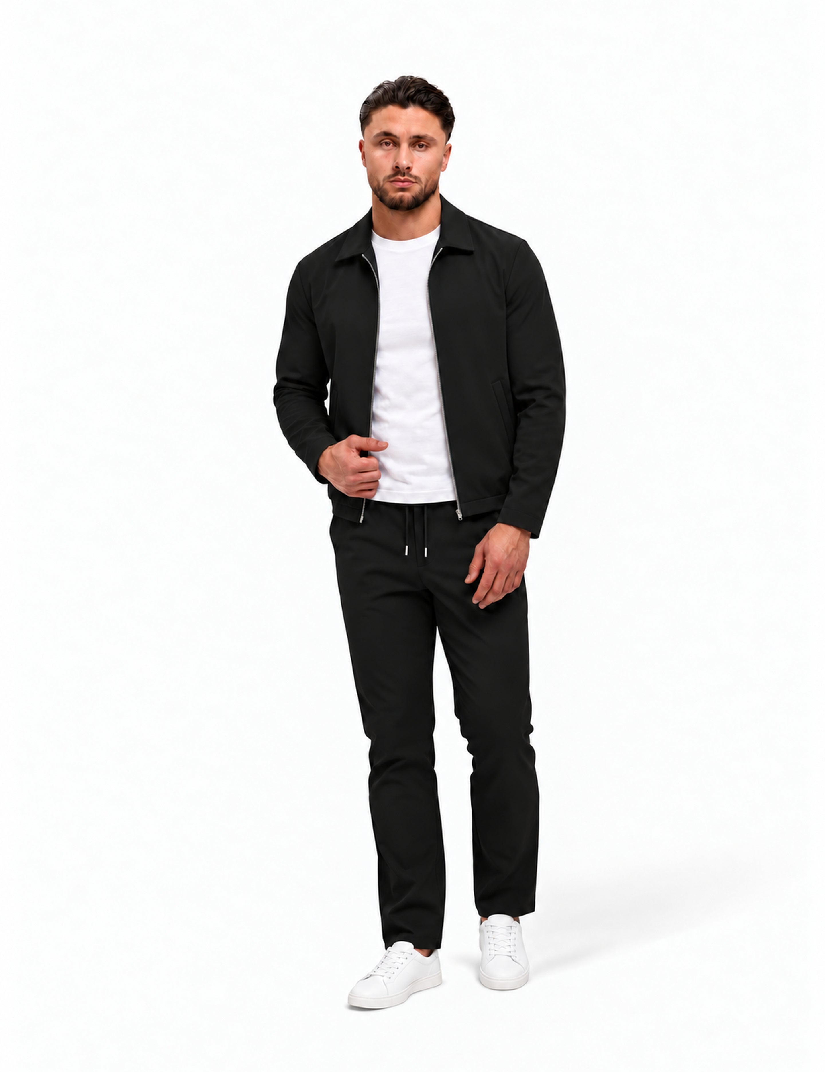 TECH SUIT | BLACK - volledige outfit met witte sneakers